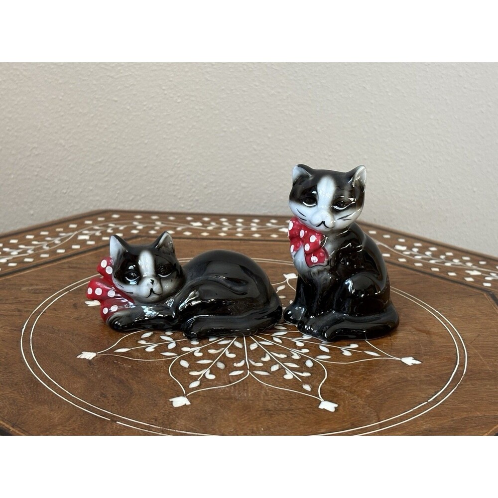 Vintage Pair Of Porcelain Lipco Black Cat Figurines Red Bow